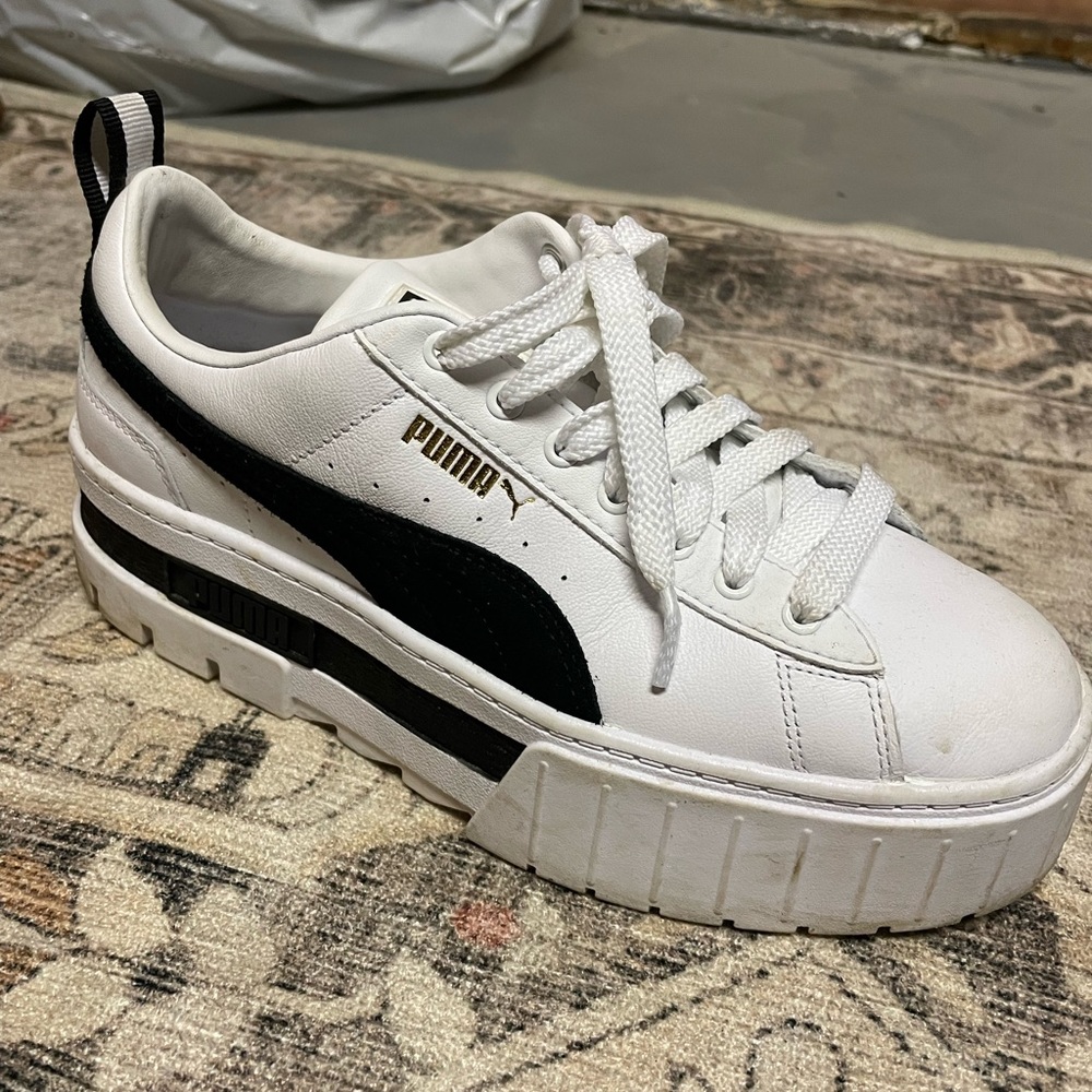 Size 8 platform Pumas, hardly worn